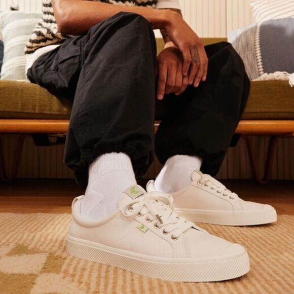 Cariuma OCA Low Sneakers Mens 9.5 White Canvas In Box Lace Up Organic Womens 11